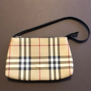 Burberry Pochette- Authentic